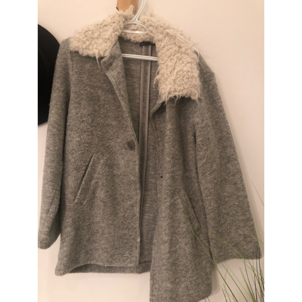 ZARA SHERPA COLLAR COATIGAN ( SMALL )